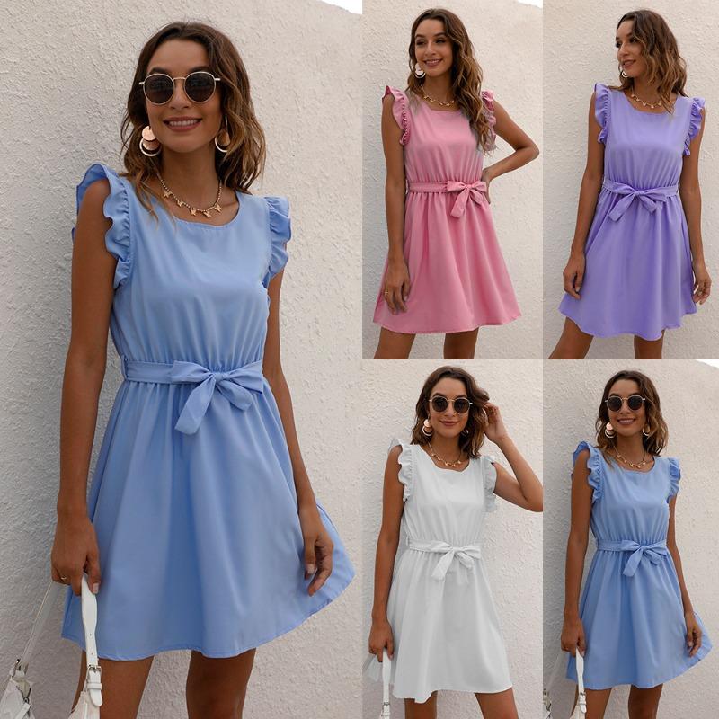 Damska letnia sukienka w jednolitym kolorze z okrągłym dekoltem i wiązaniem w pasie