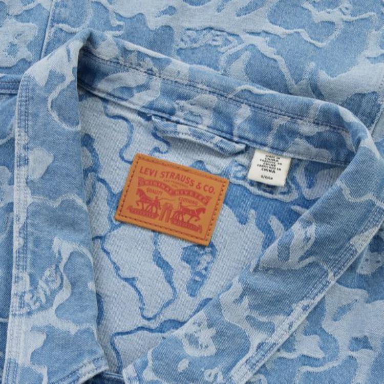 Levis Šaty midi z prodyšného denimu s V-výstřihem a puff rukávy se zvířecím potiskem Zebra Dámské šaty Světle modrá A6814-0001