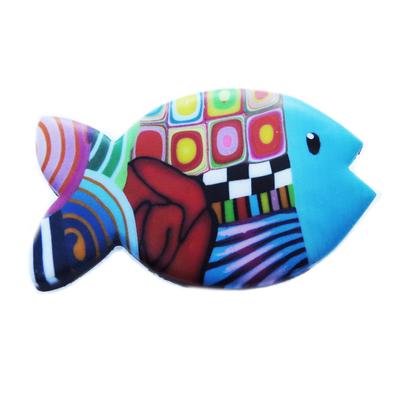 [R6417] - Broche artesanal 'Columbine & Harlequin' azul multicolorido (peixe) - 45x30mm