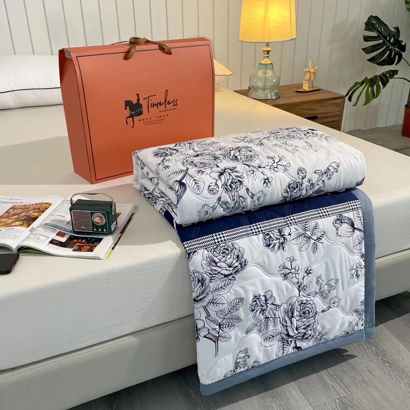 JUSHUAN Graphite Print All-Season Quilt