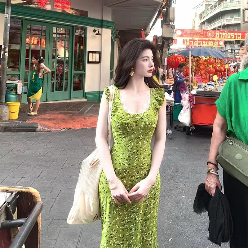 French green small flying sleeve floral dress women's summer 2026 new unique super good-looking waist and thin dress