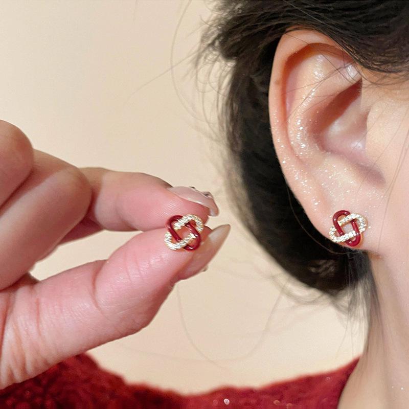 

Серьги-гвоздики с эмалью в виде концентрического узла: 2026 Элегантный, Уникальный и Универсальный Дизайн для Женщин