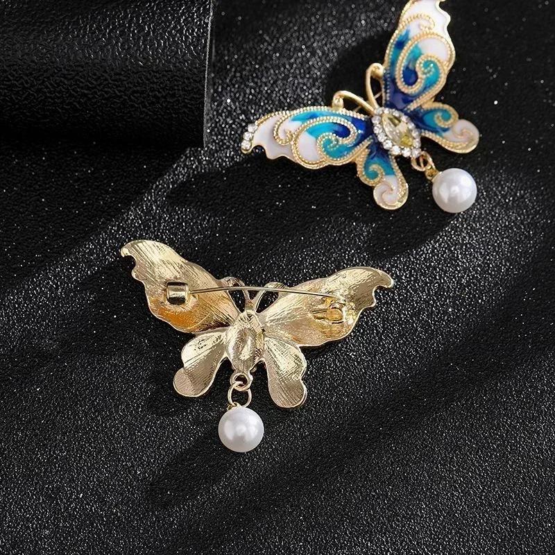 Butterfly Moth Hard Enamel Pins Creative Gifts Lily of The Valley Vine Brooches Lapel Badge Black Jewelry Gift Accessories