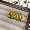 Mittelalterlicher Vintage Schmuck Alter Vergoldeter Retro Reliefkopf Rund Persönlichkeit Übertrieben Chinesische Steckerohrringe