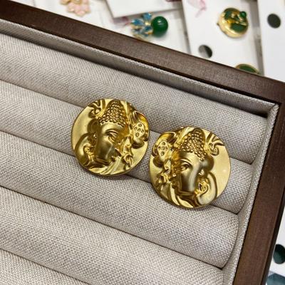 Medieval Vintage Jewelry Old Gold-Plated Retro Relief Head Round Personality Exaggerated Chinese Stud Earrings
