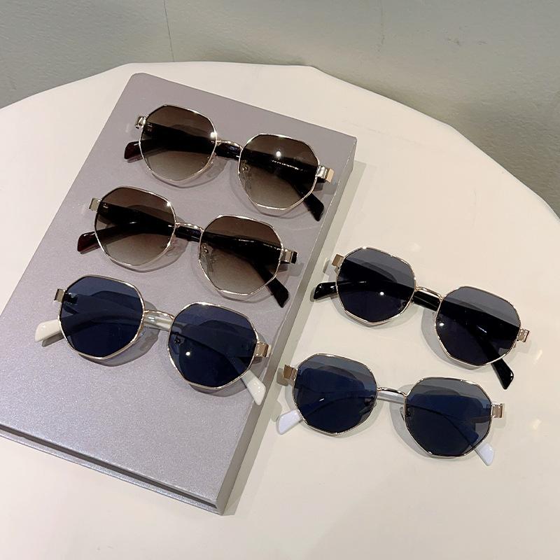 Personalized modern polygonal metal fashion sunglasses casual versatile travel street photo sunscreen sunglasses