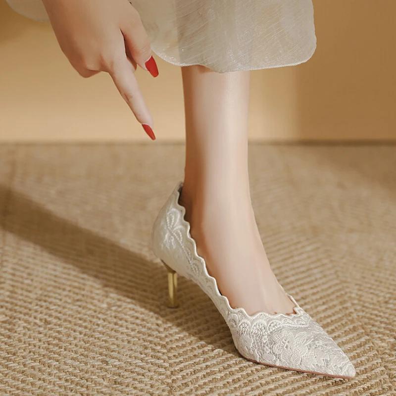 Fashion Embroidered Bridal Shoes Wedding Shoes Retro French Sandals 6.5cm High Heels Single Shoes Thin Heels Banquet Pointed Pumps