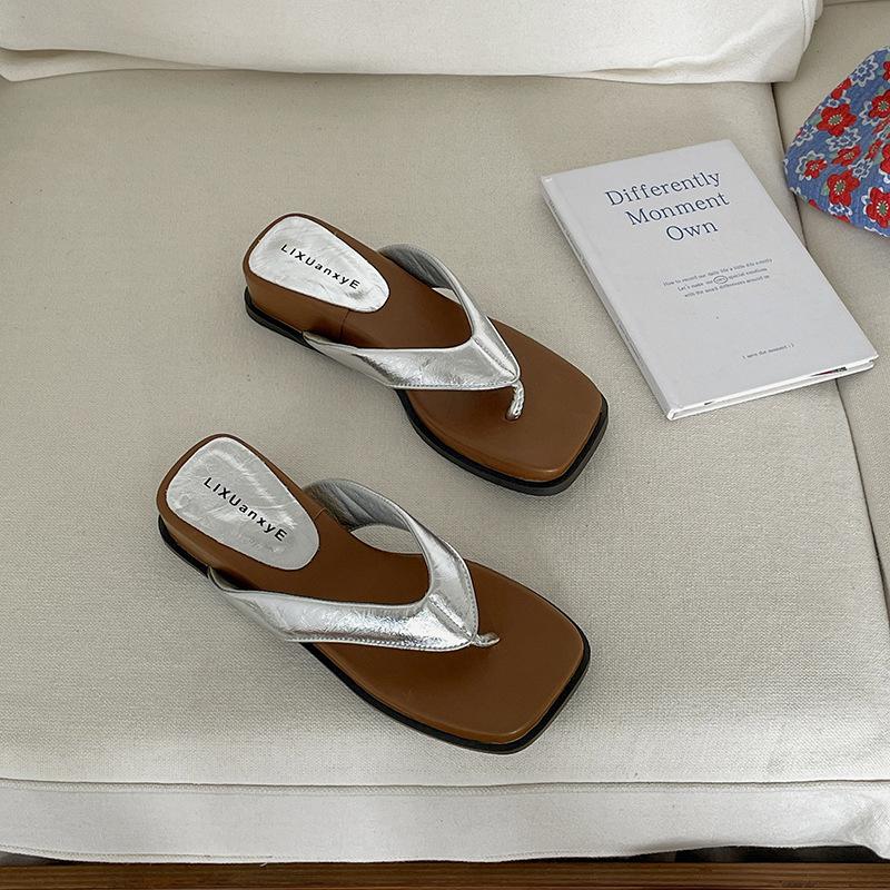 

Internet celebrity explosion square head silver thick-soled flip-flops women s summer wear 2025 new non-slip beach cool slippers 40 серебряный