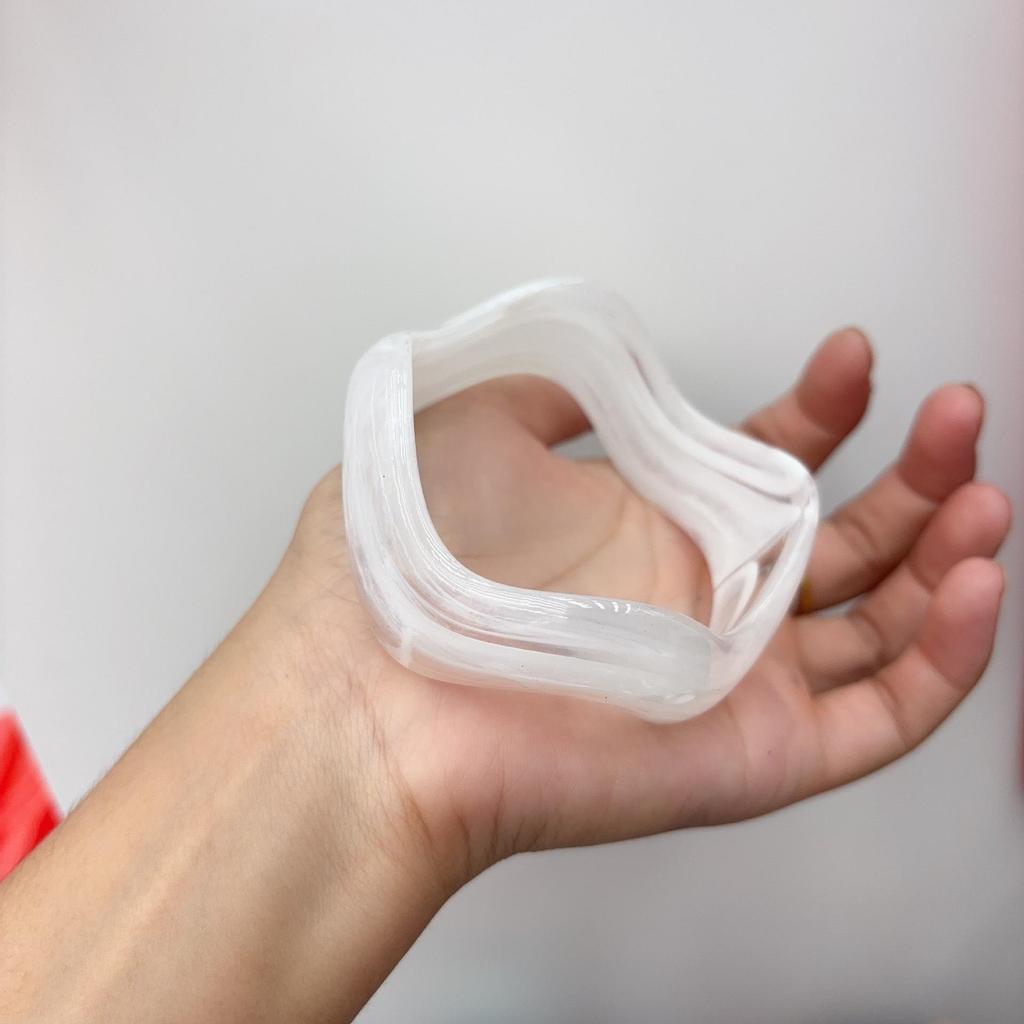 Acrylic Gradient Wave Wide Bracelet - Luxurious, High-End, Fashionable & Versatile Bracelet.