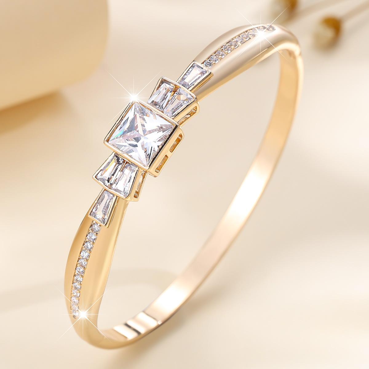 Exquisite and Fashionable Jewelry, Light Luxury Micro-stone Women s Simple High-end Bracelet 17CM