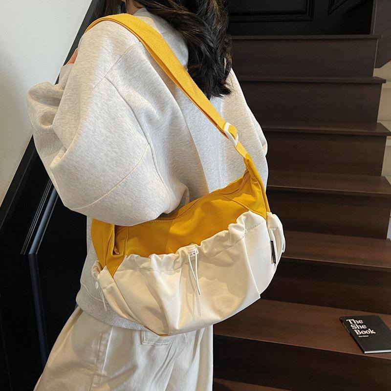 New Retro Style Casual Large Capacity Cloud Bag  Sports Single Shoulder Bag  and Simple College Student Commuting Crossbody Bag