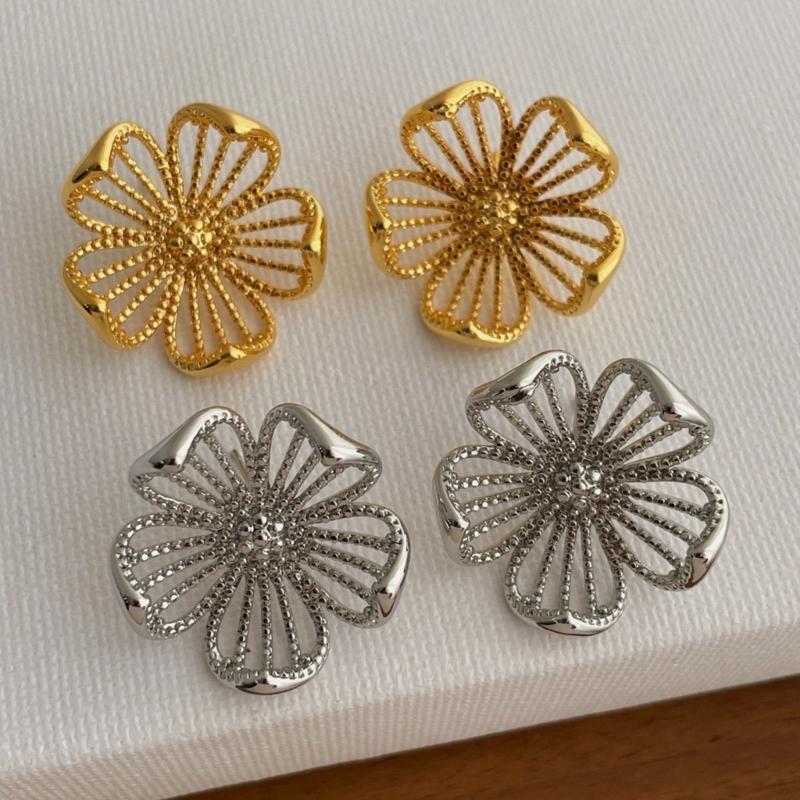 Elegant Retro Metal Flower Studs Earrings Hypoallergenically Alloy Lightweight Comfort Jewelry Accessories Gift