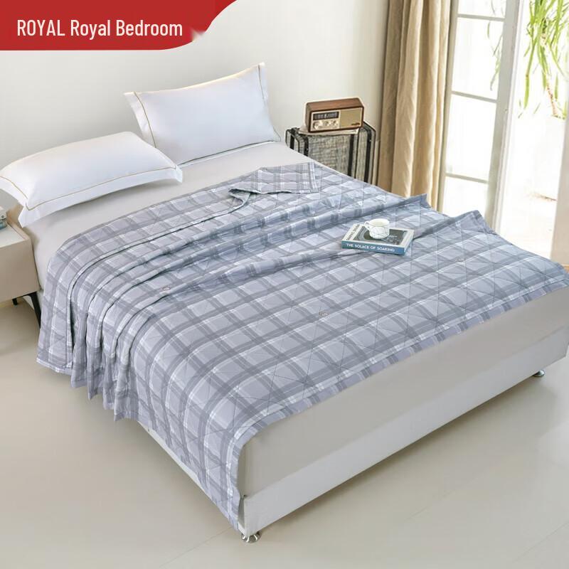 

Royal Bedroom Summer Lightweight Polyester Quilt