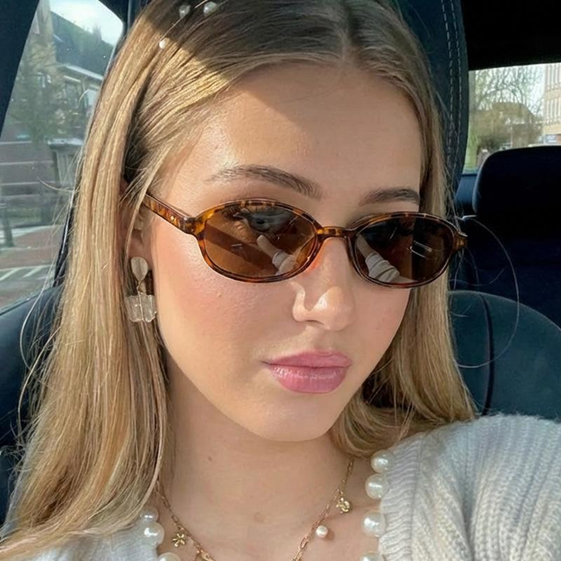 Oval Shape Sunglasses Women Vintage Style Rivets Decoration Female Sun Glasses Holiday Travelling Men Sunglass
