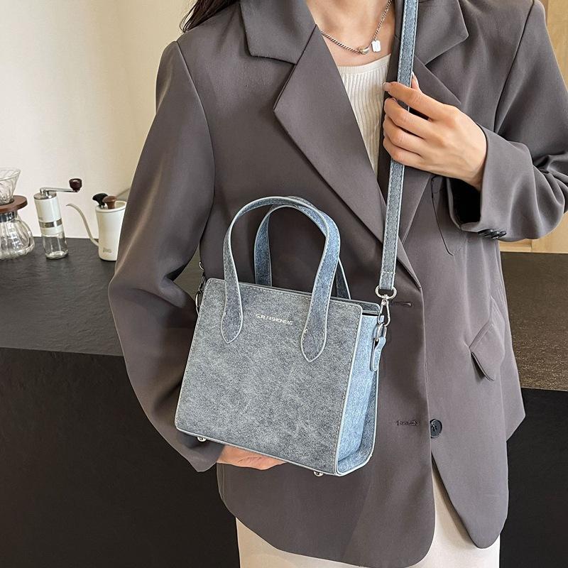 New Summer Bag for Women's Fashionable Simple Shoulder Bag Casual Commuter Crossbody Bag Texture Personalized Tote Bag