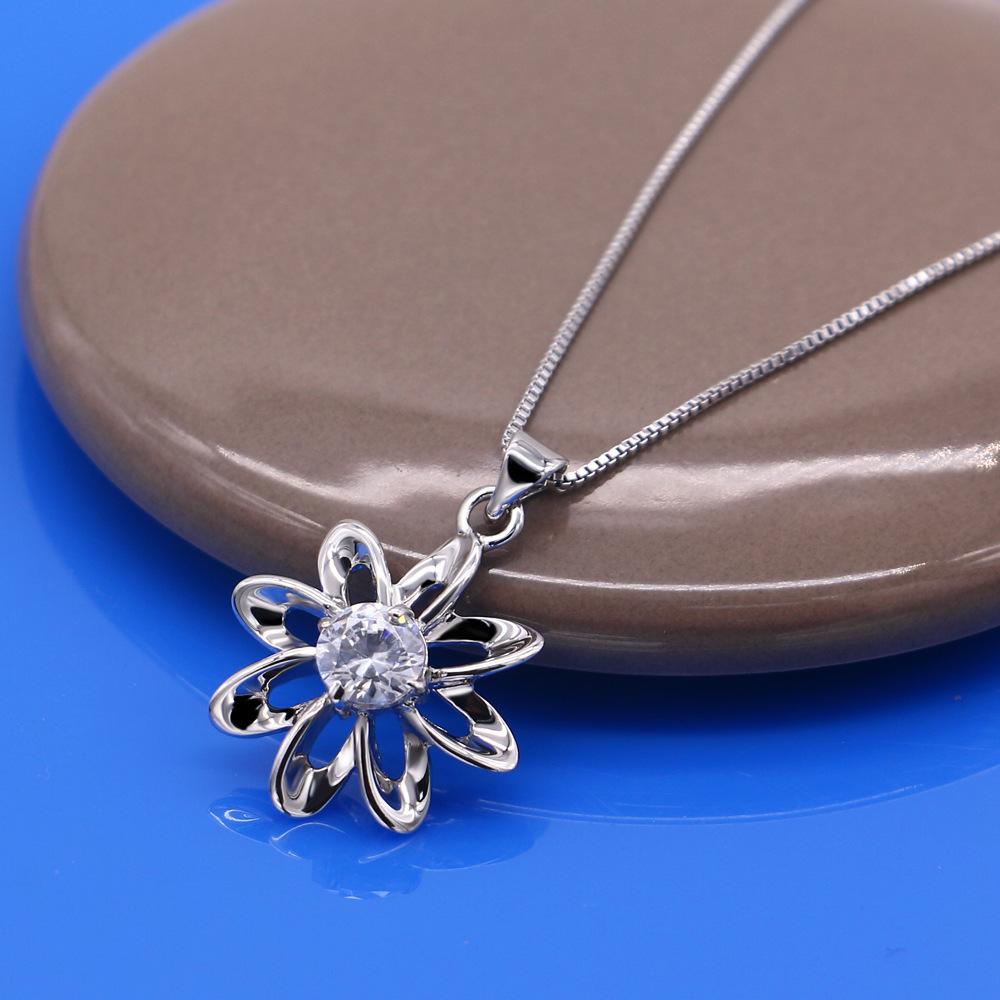 Platinum-Plated Flower Pendant Necklace Korean Women'S Classic Chain Collarbone Chain Jewelry Direct Sales