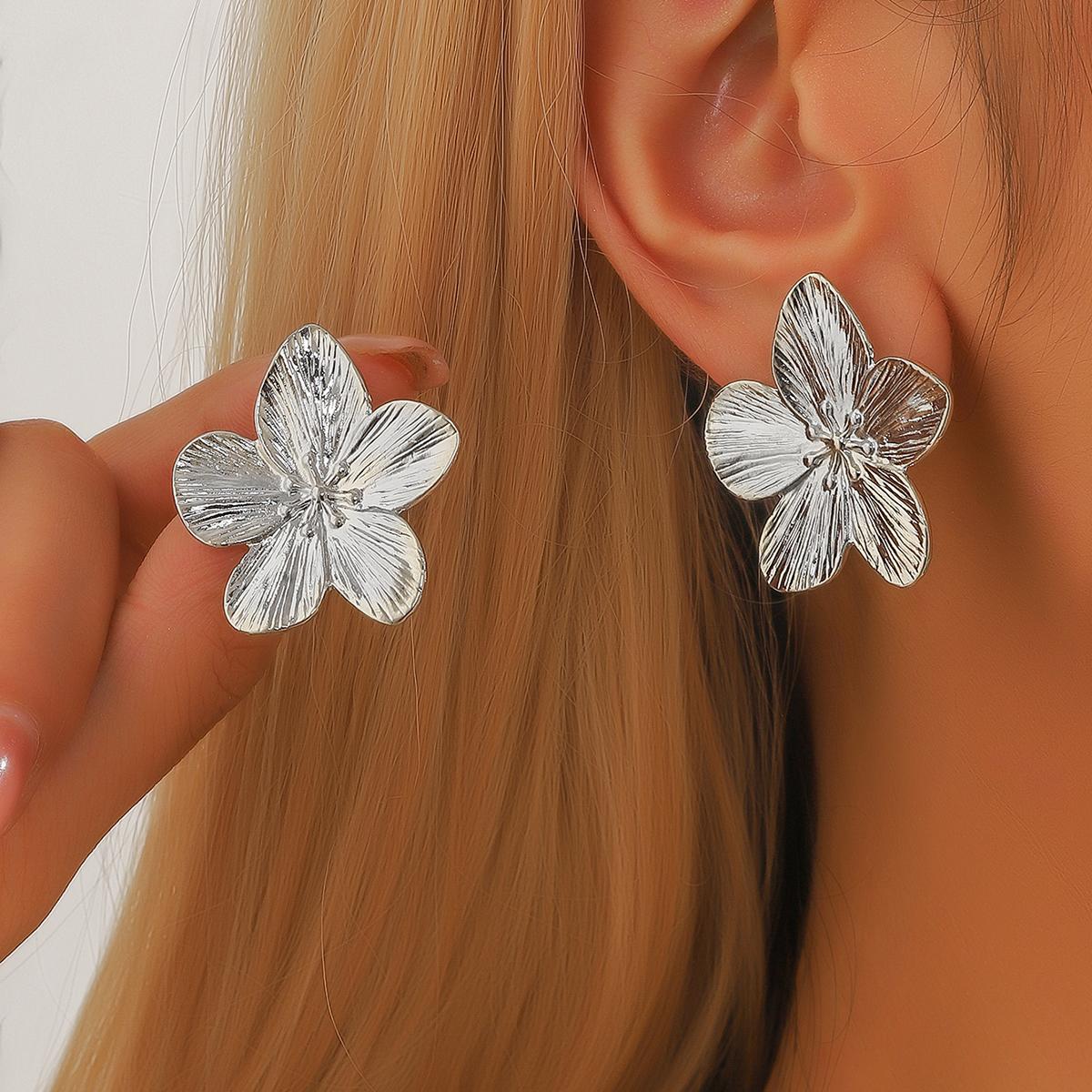 

European and American personalized beach style earrings, retro gold scallop earrings, versatile creative shell starfish earrings