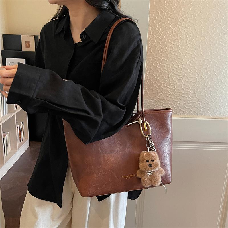 Textured minimalist tote bag fashion 2026 spring new large-capacity ladies' shoulder bag
