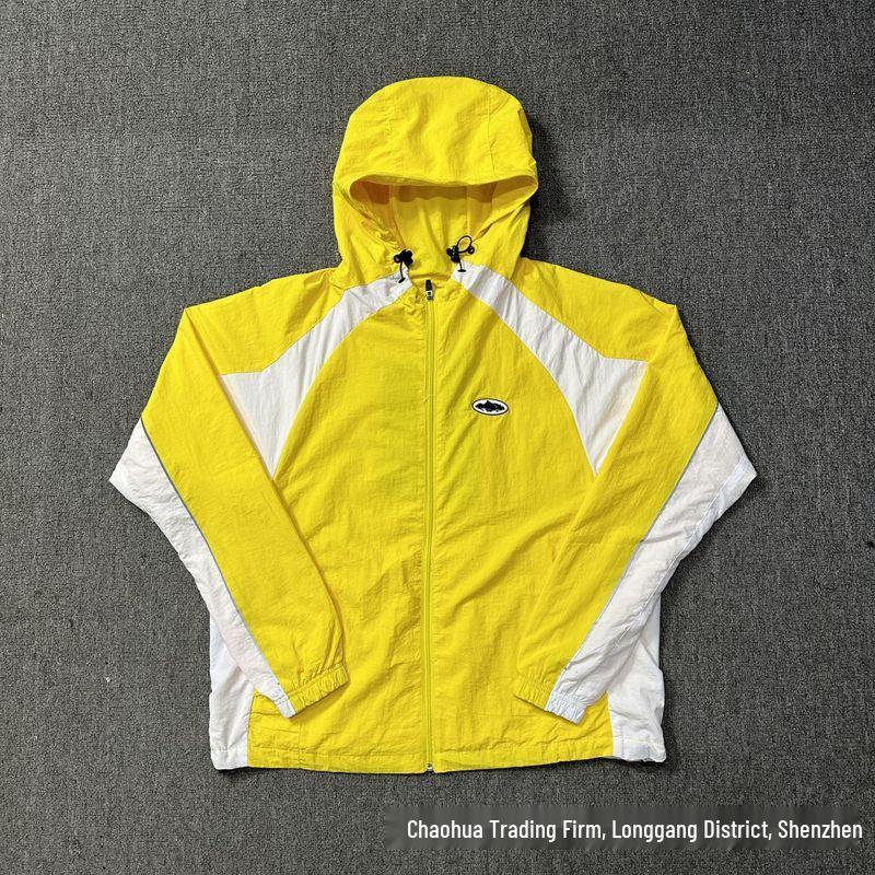 Corteiz Devil's Island Patchwork Windbreaker Softshell Kapuzenjacke für Damen & Herren - Trendiger Bergsteiger-Mantel.