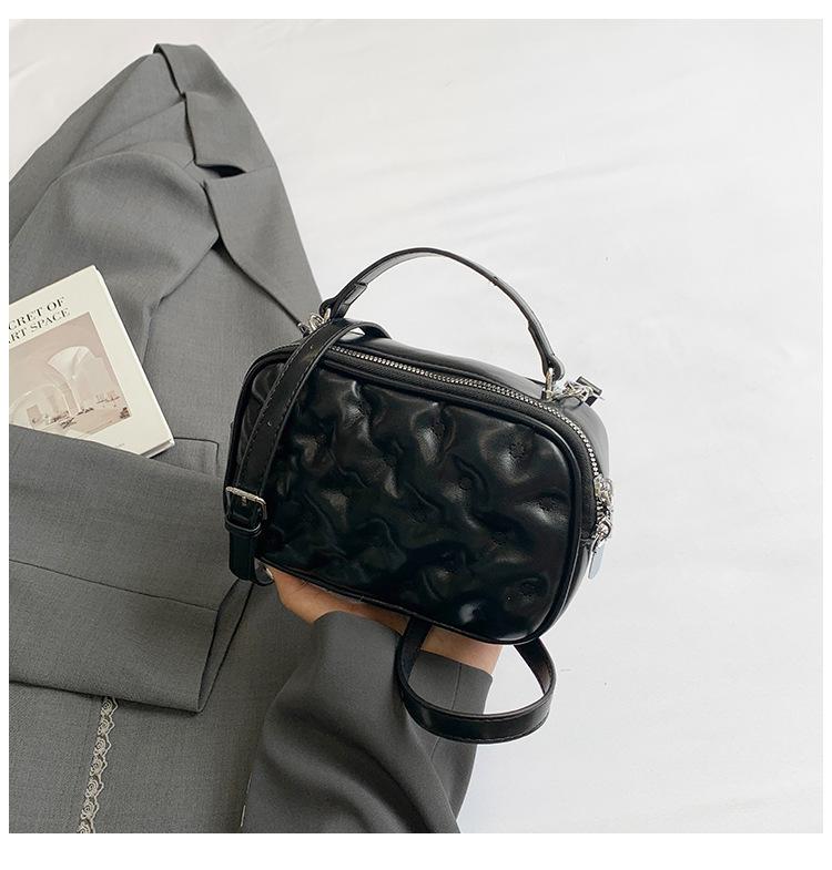 Summer high-end light luxury niche bag women's 2025 new fashion foreign style hand carry small square bag shoulder messenger bag