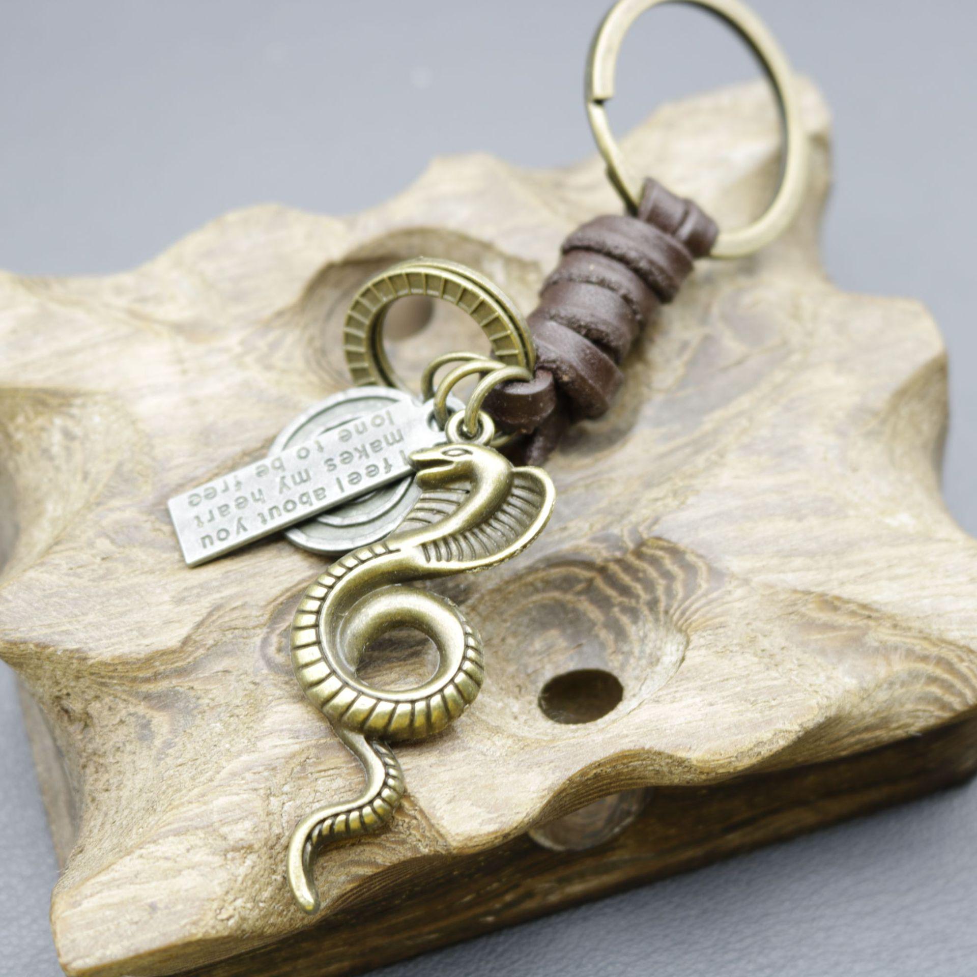 Alloy Cobra Retro Cowhide Woven Keychain PS132