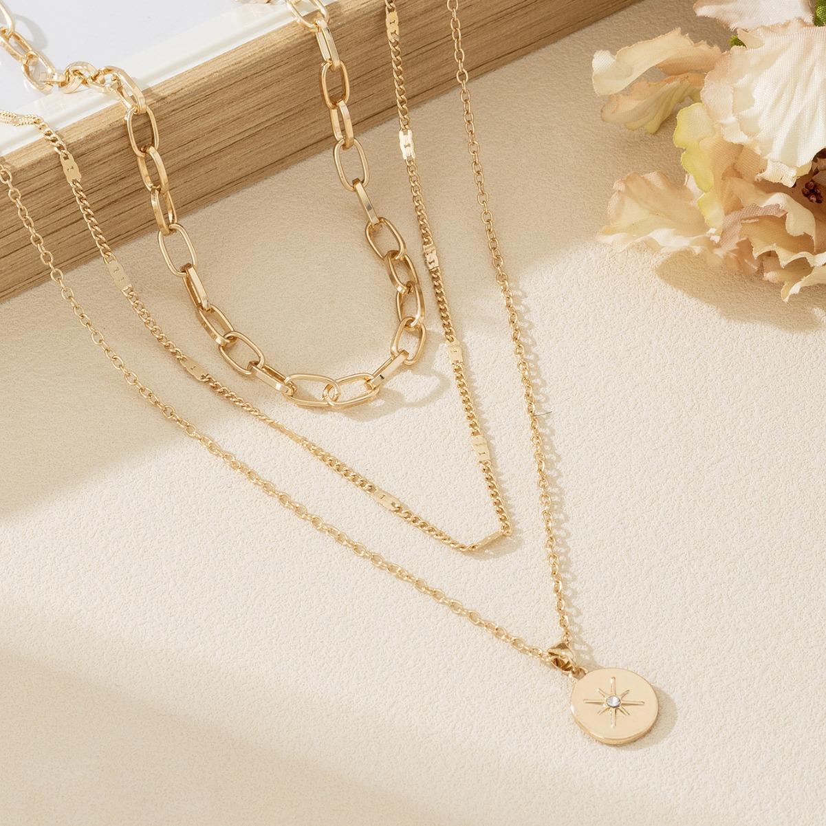 

Three-in-one necklace temperament, advanced stacking, exquisite layering, autumn and winter hexagram pendant with diamonds