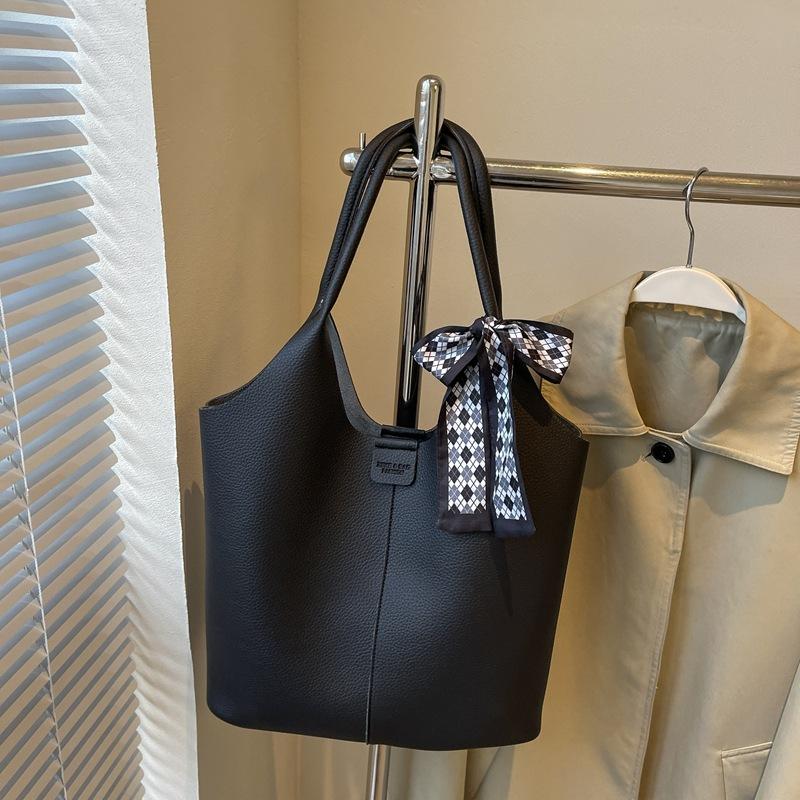 Commuter Large-capacity Bucket Bag Women's New Casual Shoulder Bag Versatile Underarm Bag