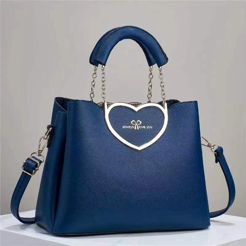 

Fashionable Red Love Lock Handbag Featuring Chain Elements And Spacious Design синій