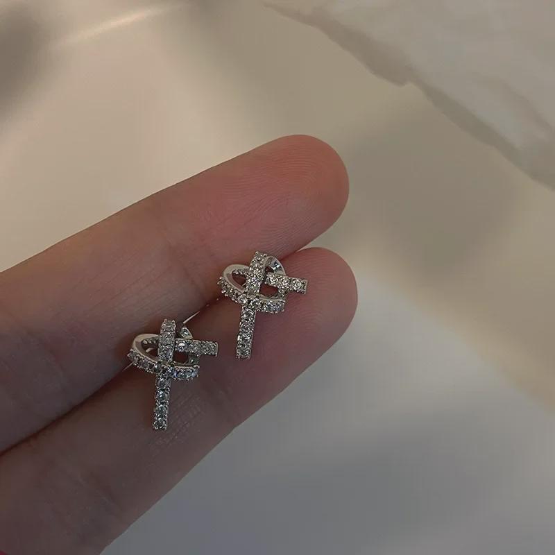 Elegant Love Knot Earrings for Women - High-End, Trendy Design (2022)