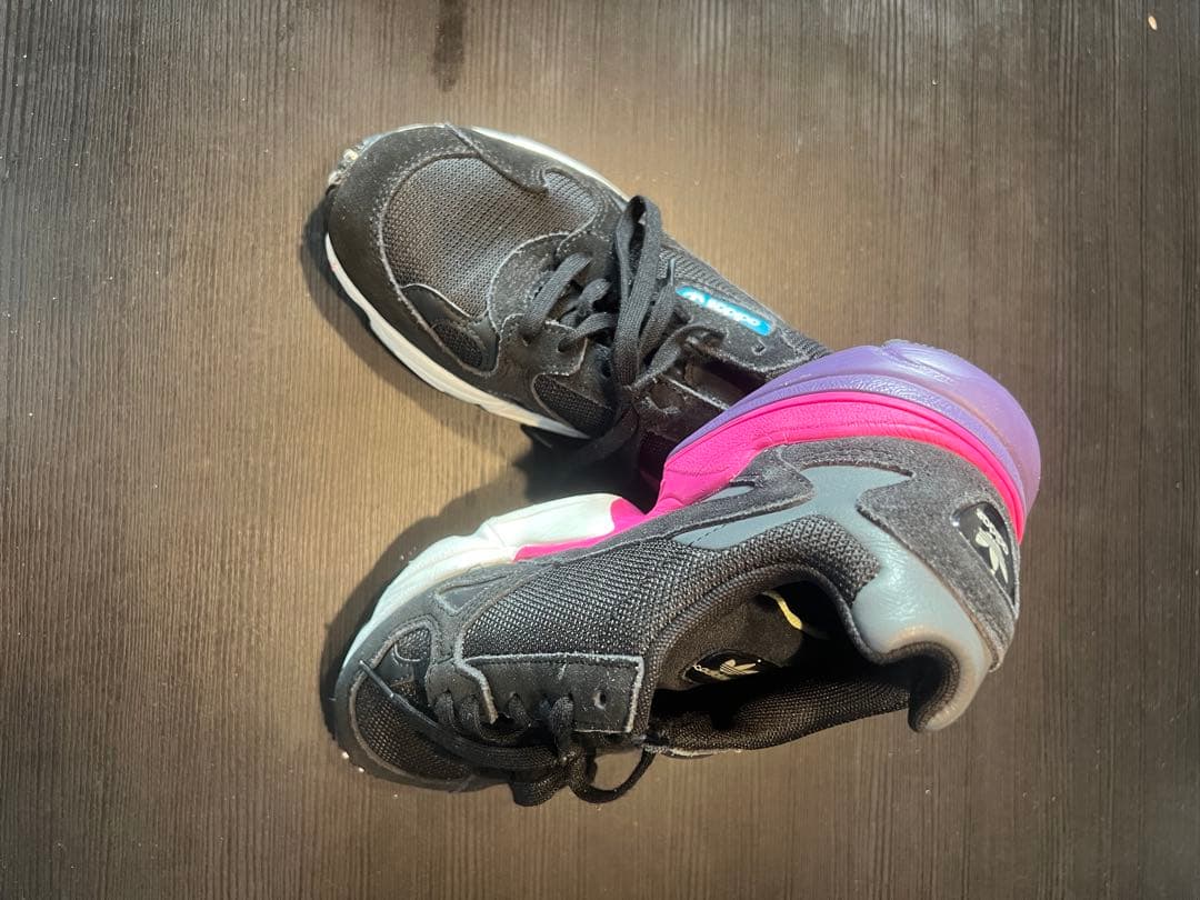 

[USED] adidas black/pink sneakers