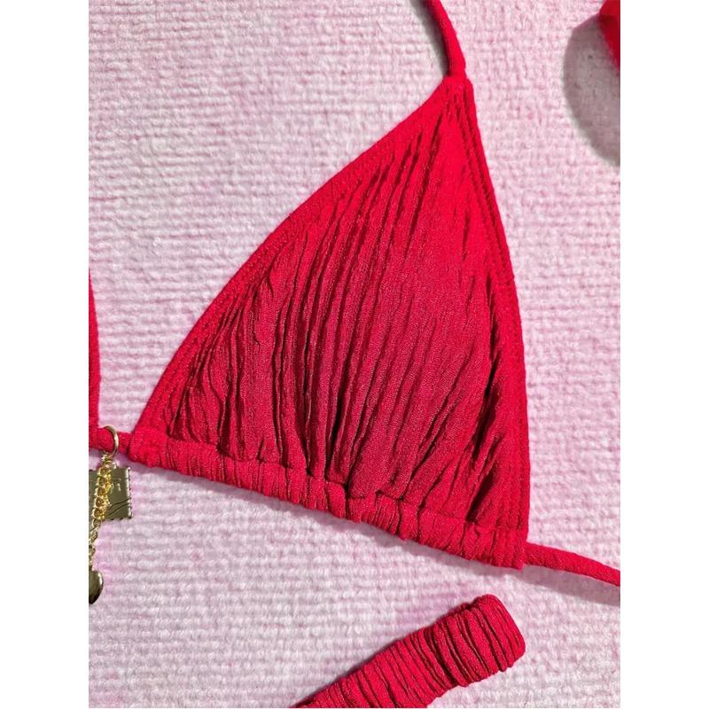 Bikini a Triangolo Rosa Testurizzato con Perizoma con Dettaglio Charm Costume da Bagno Due Pezzi