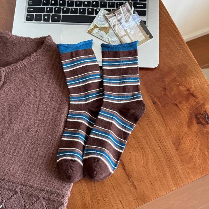 Female Autumn New Style Retro Assorted Stripes In The Tube Pile Socks