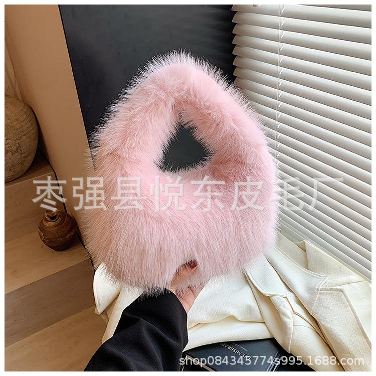 Handheld Fluffy Bag for Women's Autumn and Winter New Models. This Year's Popular Bag Has a High Sense of Niche Plush Bag and a Small Bag In Hand.