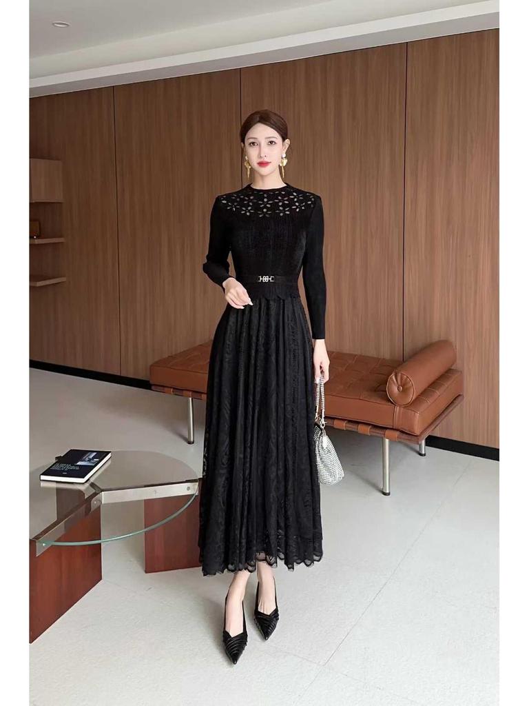 Velvet Plus Size Long Dress with Hollow Lace – Elegant, Slimming, and European-American Style
