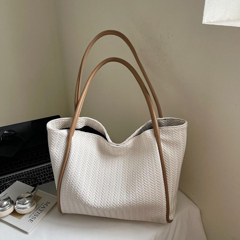 

Плетеная сумка большой вместимости женская осенняя новая ретро универсальная сумка на плечо сумка-тоут для通勤