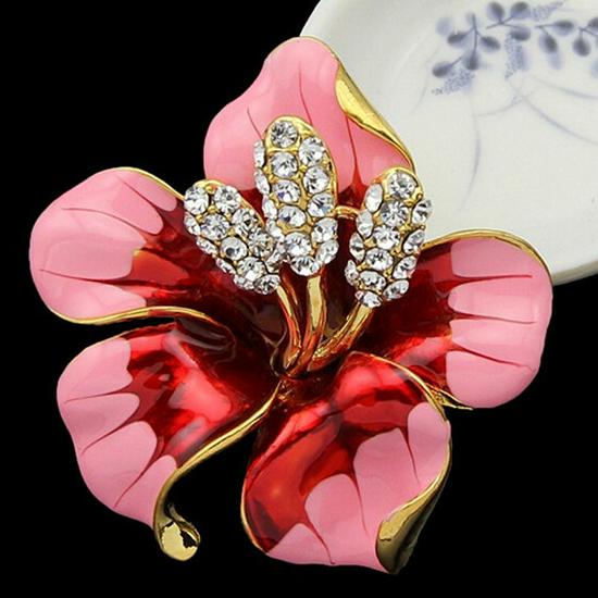 Elegant Rhinestone Lily Brooch – High-End Painted Flower Pin for Weddings