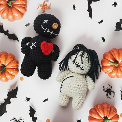 Lustige handgestrickte Schwarz/Weiß-Geist-Tischdekoration Geschenk Häkeln Positive Energie Geisterpuppe Halloween Heimdekoration