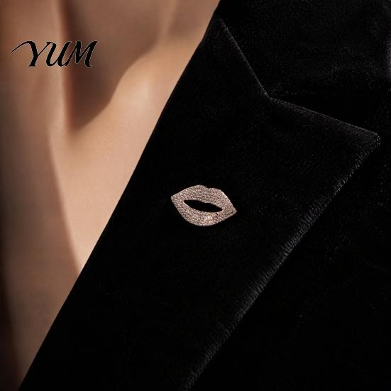 Clothing Pins Sexy Rhinestone Lip Brooch for Women, Red Shape Lapel Alloy Bags Pin Pin, Accessory Suits Coats Scarves Shawls Bag Decoration