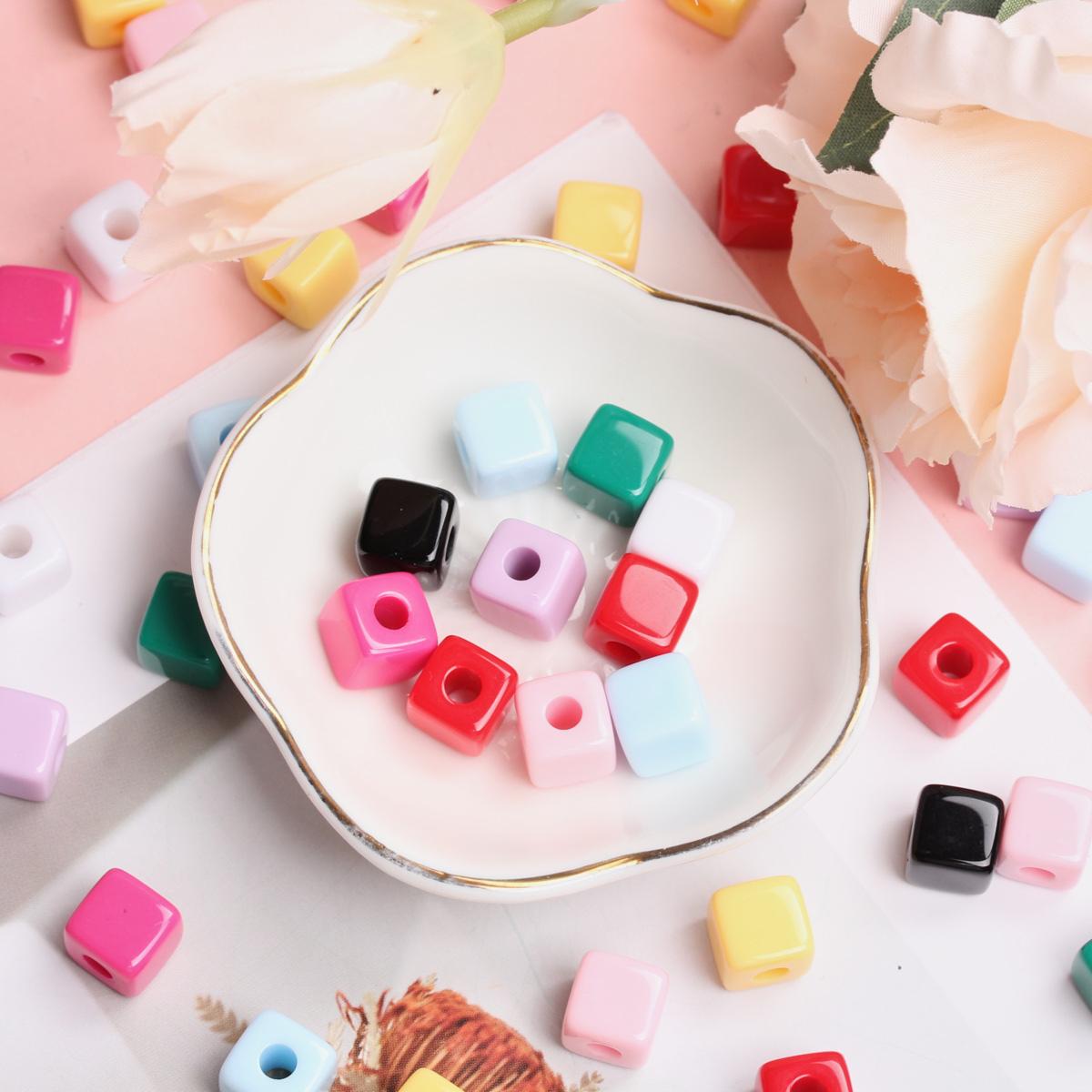 

Высококачественные бусины-разделители ручной работы для изготовления ювелирных изделий, модные аксессуары ярких цветов, акриловые квадратной формы 10 мм 50Pcs разноцветный