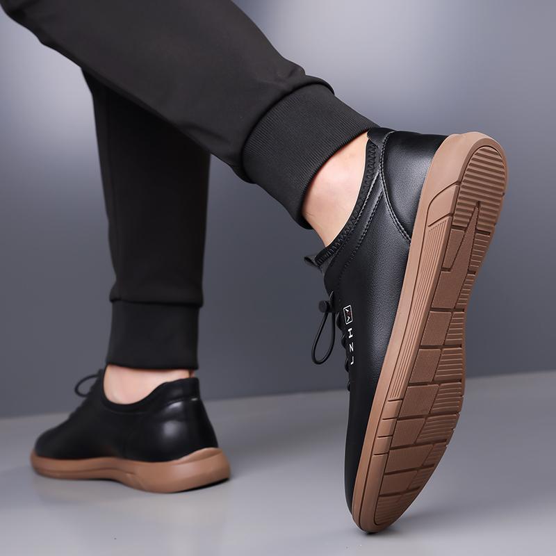 Fashion Male Lightweight Skate Shoe Mens Stylish Sneakers Leather Outdoor Vulcanize Shoes Handmade Flats 2025 New Men Casual Footwear