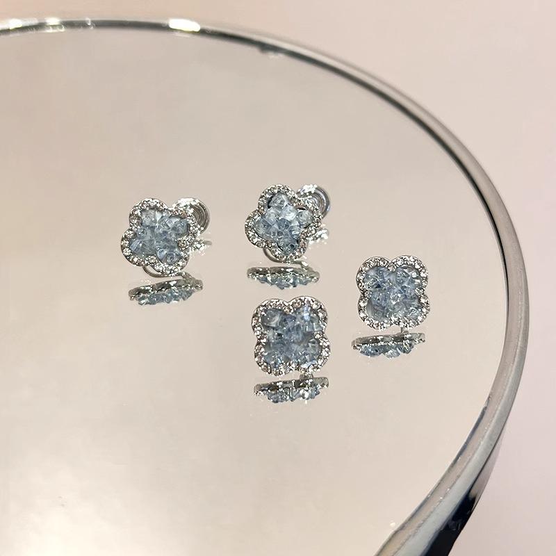 Flower four-leaf clover stud earrings women's light luxury high-end temperament earrings French unique niche simple earrings