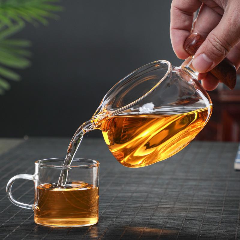 Side handle glass fair cup transparent thickened tea sea accessories heat-resistant wood handle male cup creative kung fu tea set tea leak cup