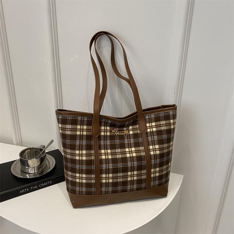 Stylish Large Capacity Tote Bag For Women With Trendy Plaid Design And Versatile Carry Options