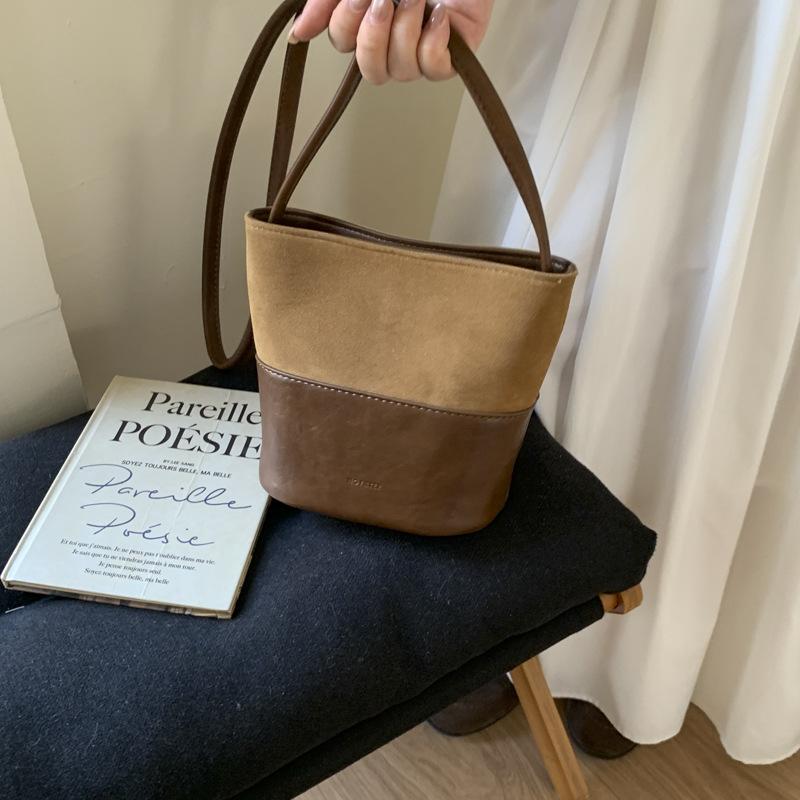 Crossbody bag women's bag 2025 new autumn and winter retro fashion shoulder bag high sense super fire exquisite crossbody bucket bag