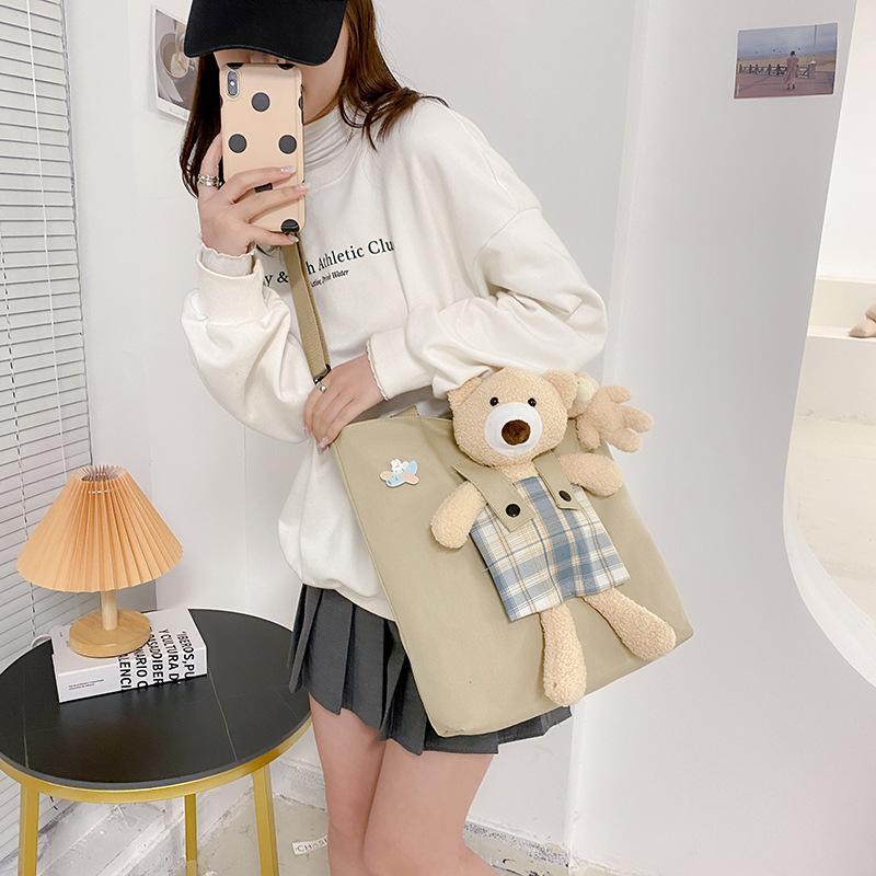 Broken color clearance Korean version shoulder bag women's niche casual cloth bag bear canvas bag female student class bag messenger bag