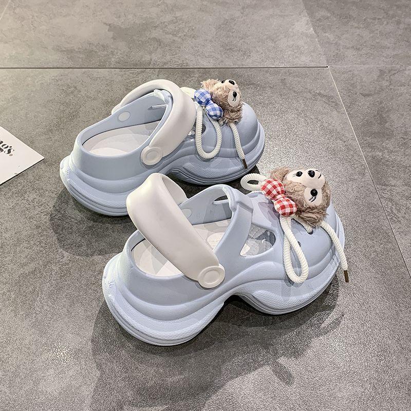 Stepping On Shit Feeling Small Man Thick-soled Cool Slippers Non-slip Slippers 2025 Sweet Cute Strap Doll Hole Shoes Women's Summer