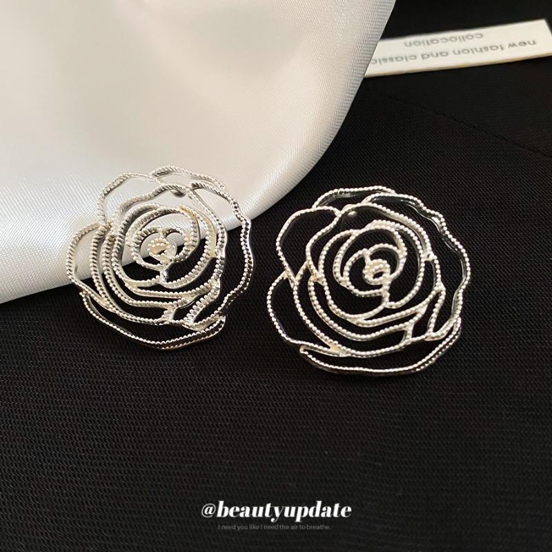 Silver Needle Metal Wind Flower Hollow Stud Earrings Light Luxury Exaggerated Personality Beautiful Earrings Niche Design Earrings