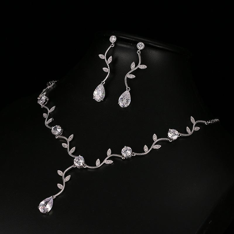 The Set Is Popular, The Simple Zircon Necklace Earrings, The Bridal Wedding Dress, and The Dinner Jewelry Are Super Flash.