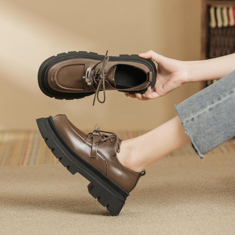 

Новые маленькие кожаные туфли на шнуровке, женские туфли в британском стиле, студенческие туфли на шнуровке и пряжке, женская обувь на толстой подошве, корейские туфли-броги