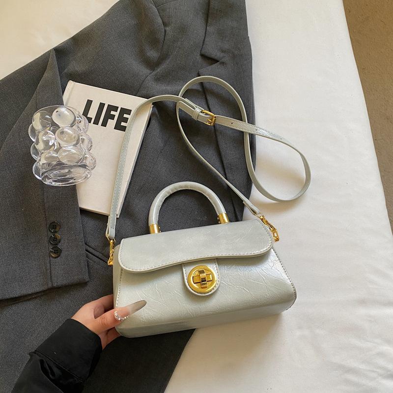 Premium Sense Portable Small Square Bag Women's New Popular Versatile Shoulder Messenger Bag Retro Commuter Bag